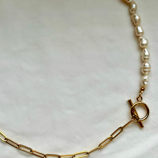 Pearl and gold chain necklace