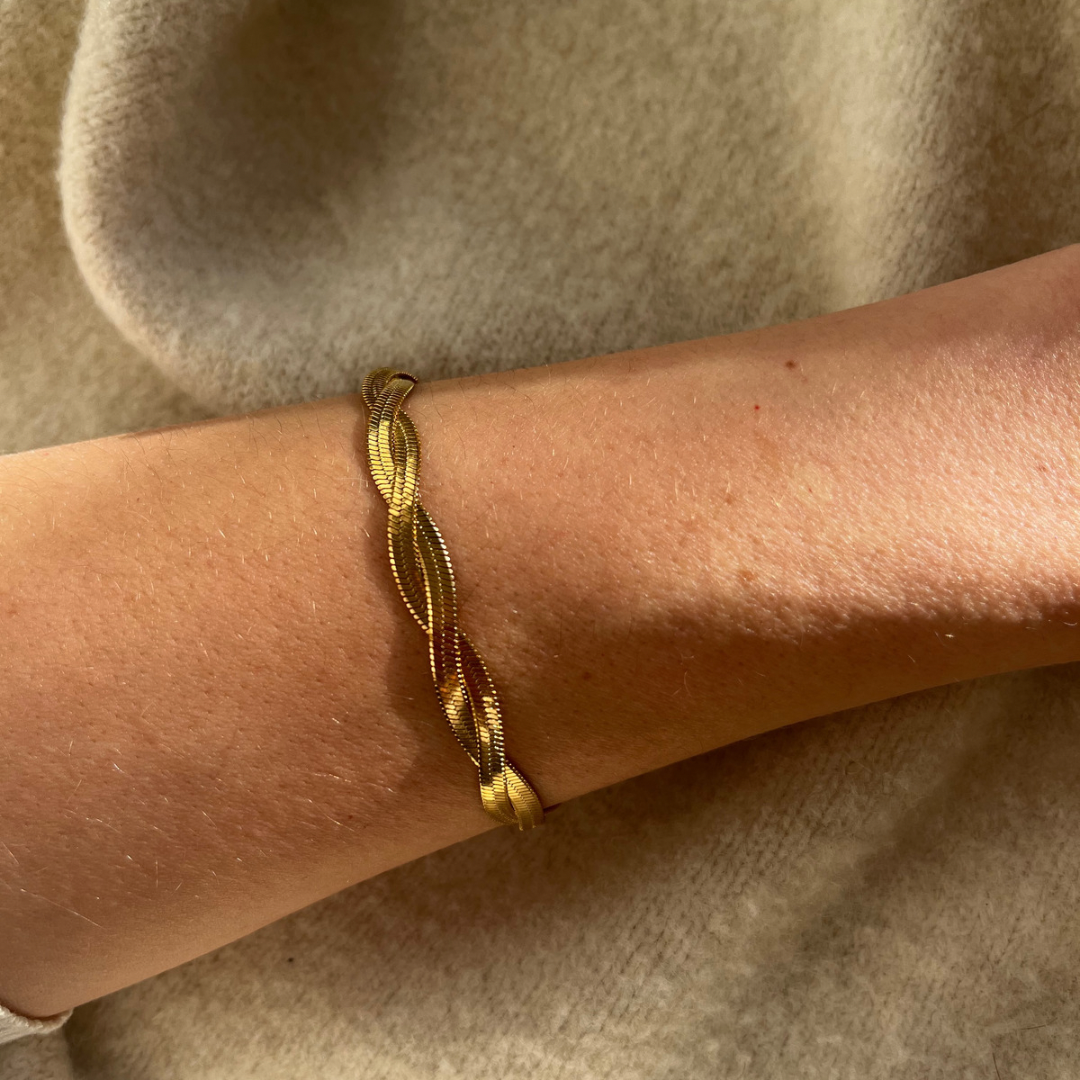 Twisted gold bracelet 