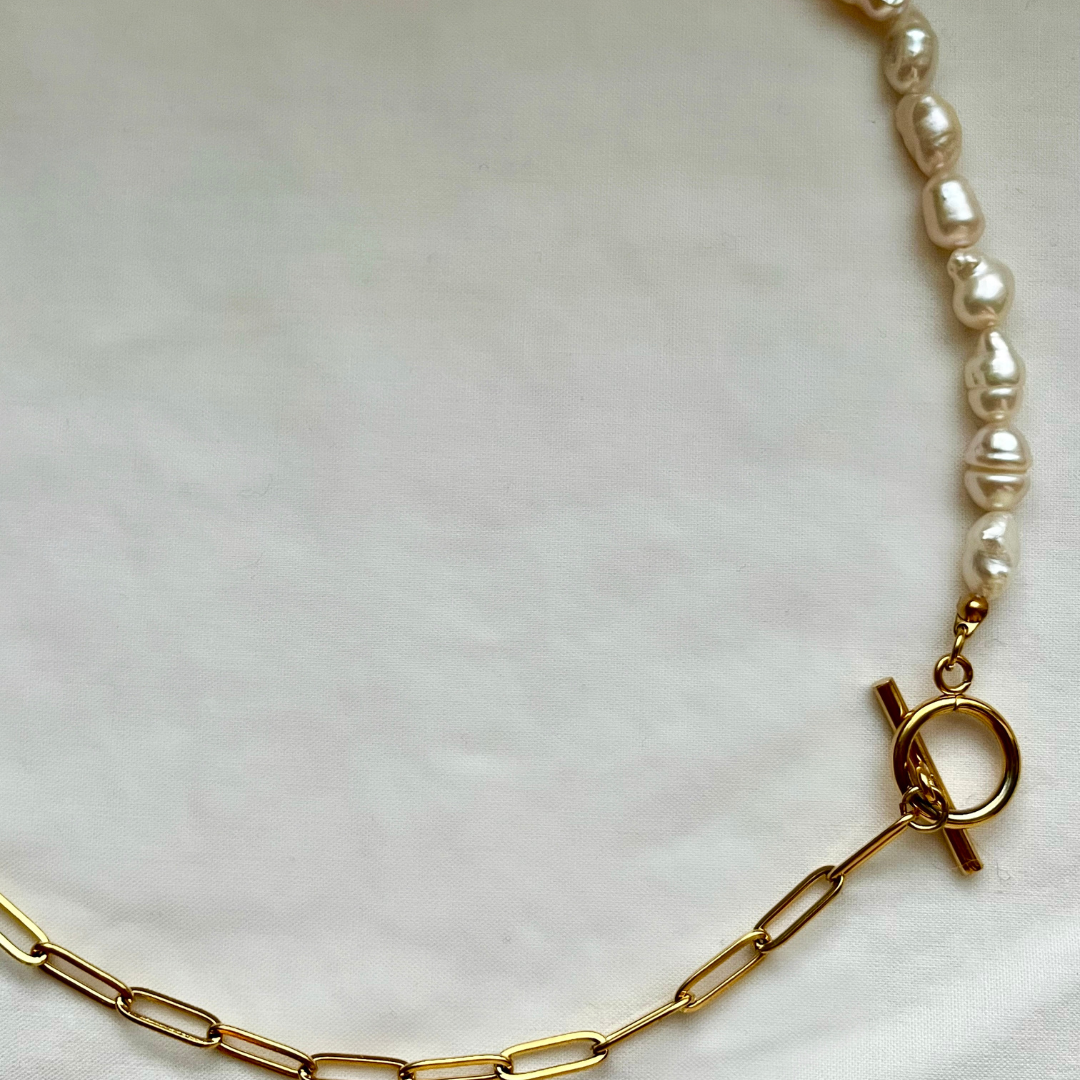 Pearl and gold chain necklace 